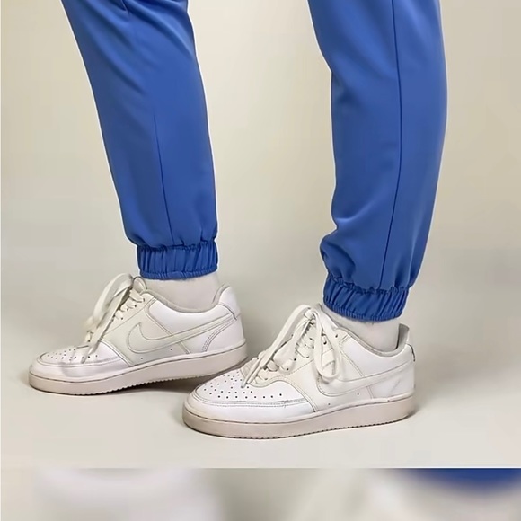 Nursing scrubs - Picture 4 of 5